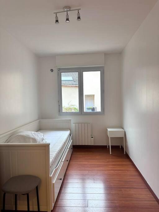 Appartement F3, 2 Chambres Иври сюр Сен Екстериор снимка